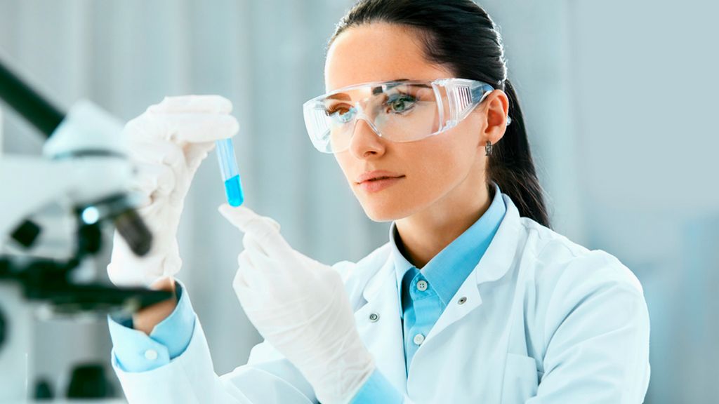 Kosplayerlarning yalangoch fotosuratlari Yalangoch qizlar Epifaniyada chomilishadi (video)