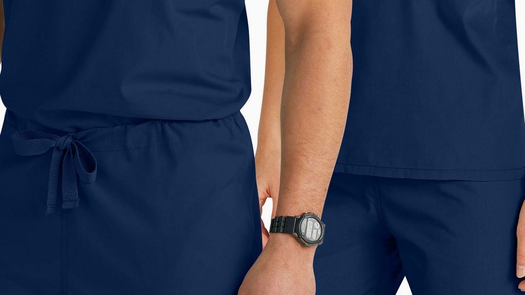 Ichimlik partiyasi yirtqich sikilishga aylanadi Jinsiy aloqa paytida klitorisni yirtib tashlash mumkin.