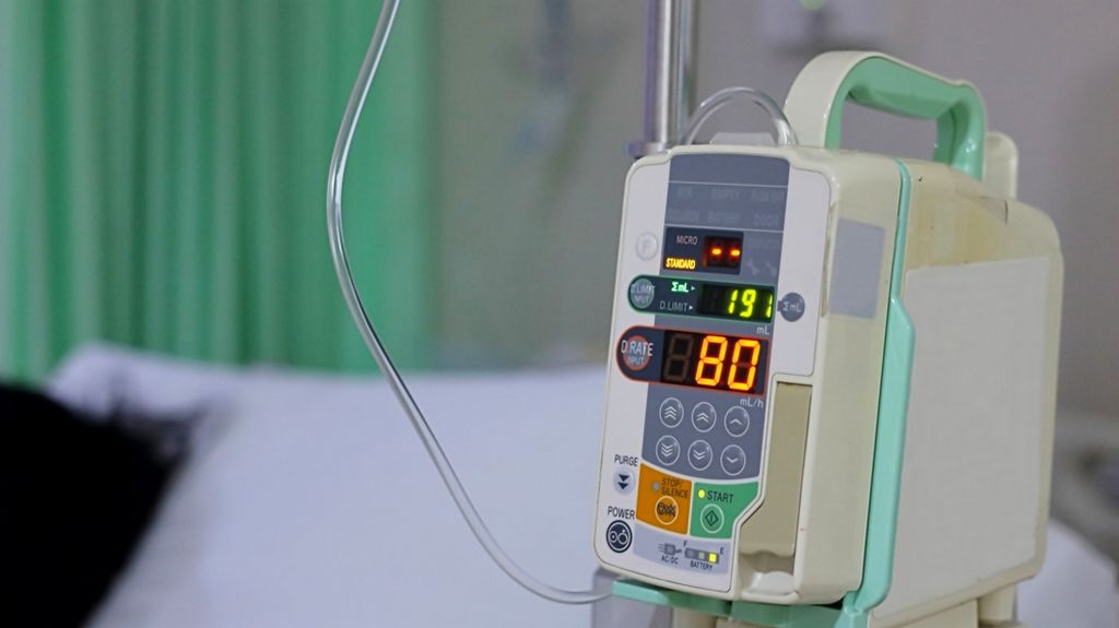 Траннилерді вакуумдық сорғымен шығарады